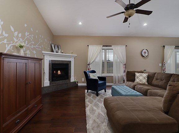 5th image of 33 Cross Creek Ct