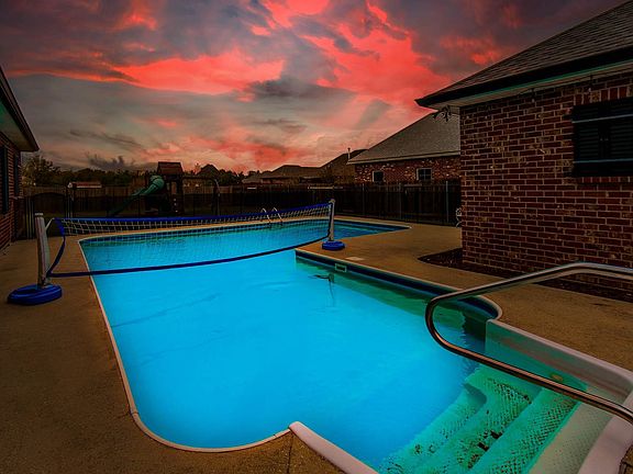 4th image of 308 Meadow View Ct