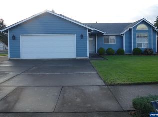 2071 Goldfinch Ave, Stayton, OR 97383