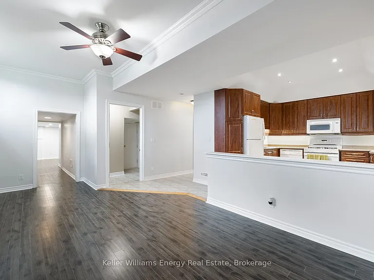 566 Dean Ave #LOWER — Photo 8