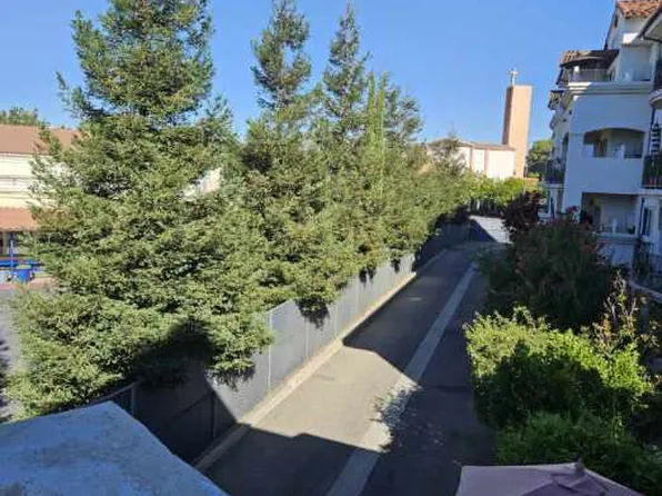 13304 Valleyheart Dr APT 209, Sherman Oaks, CA 91423