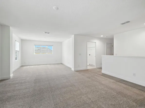 Wilshire Plan, Single-Family Homes at Sky Lakes Estates