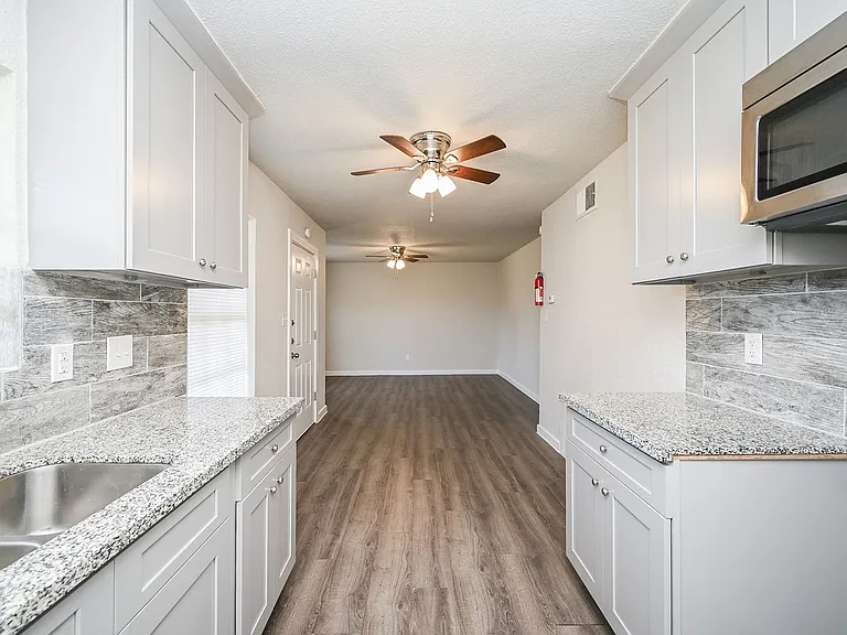 1518 East Ave — Photo 51