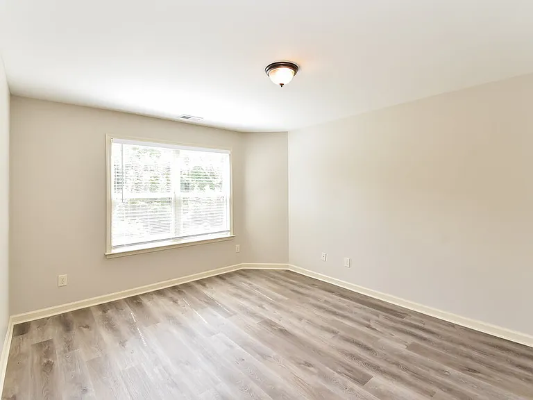 1000 Cureton Dr — Photo 12