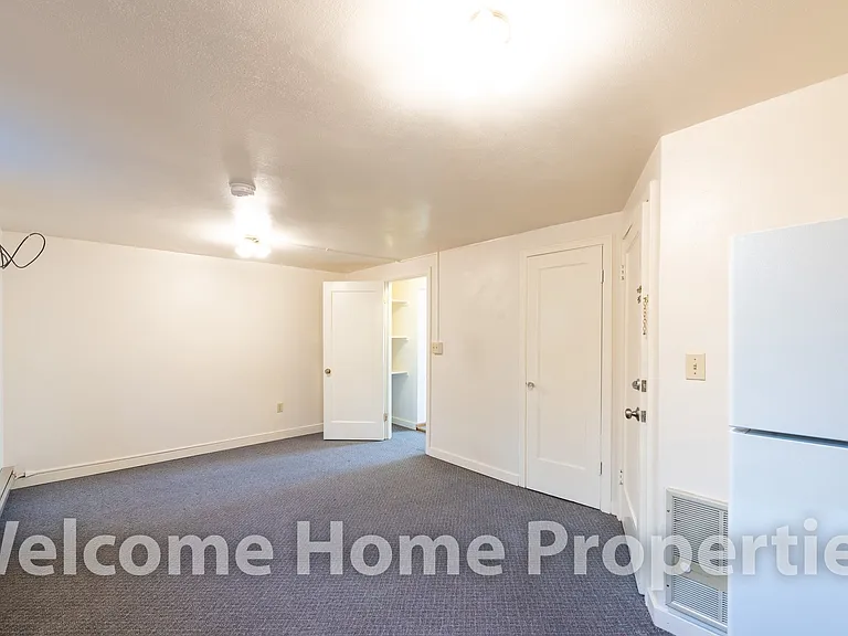 512 S College Ave — Photo 8