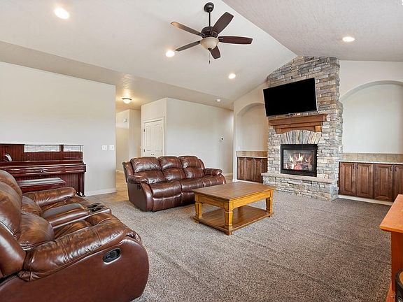 4th image of 275 Canyon Rim Ct
