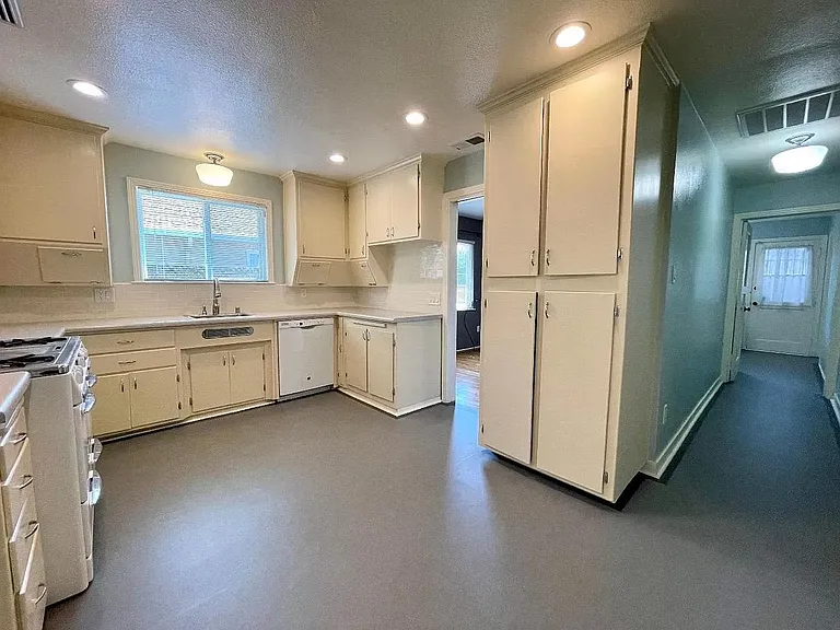 621 S 13th St — Photo 21