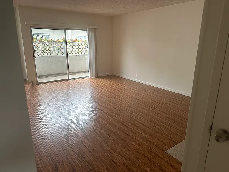 11840 Gorham Ave #4 — Photo 5