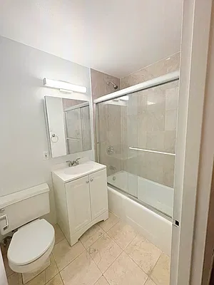Bathroom, photo 1