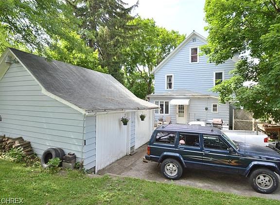 3rd image of 103 W Main St