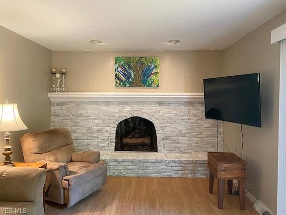 3rd image of 3969 Canterbury Dr