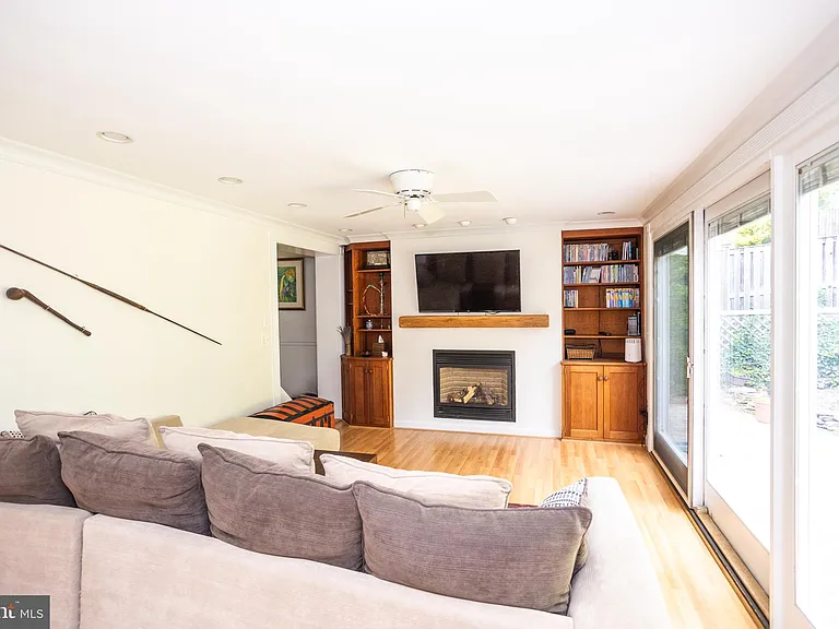 1207 N Livingston St — Photo 6