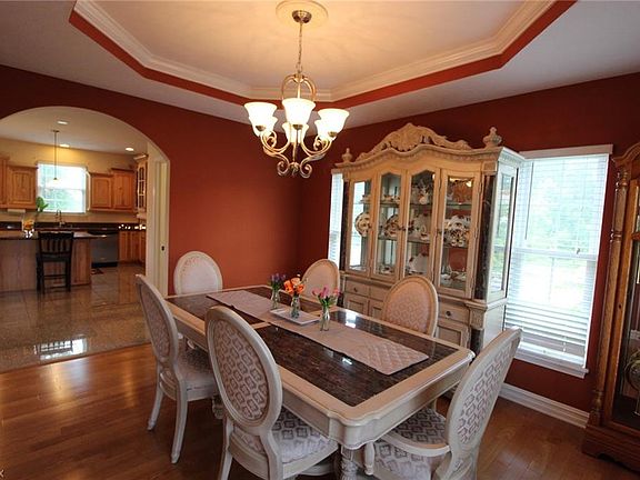 5th image of 8050 Brook Cir