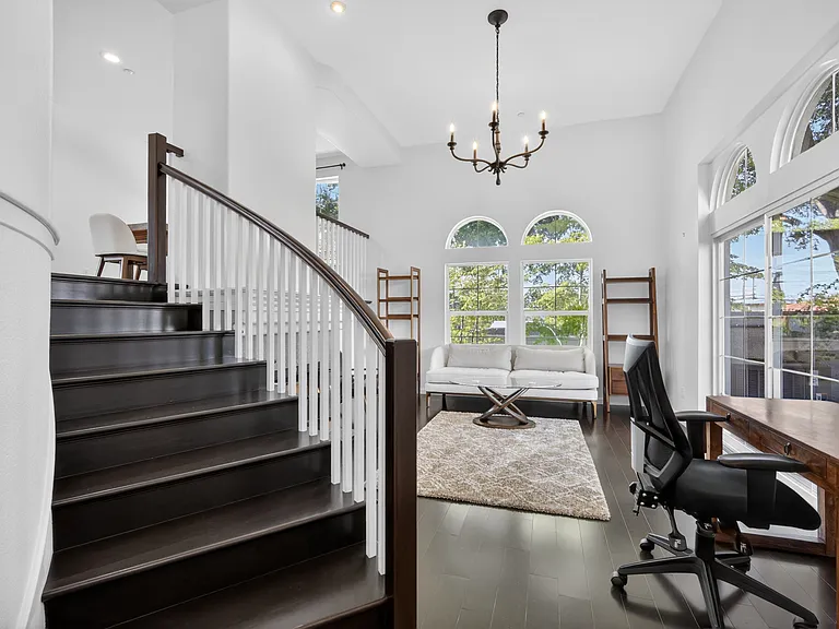 938 Visconti Pl — Photo 9