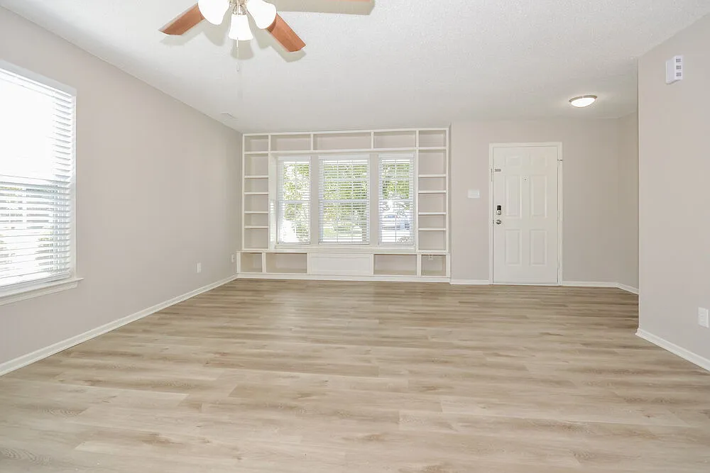 3 bed, 2.5 bath, 2602 sqft, $2,660 — Photo 4