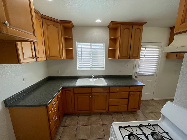 2207 Euclid Ave — Photo 9