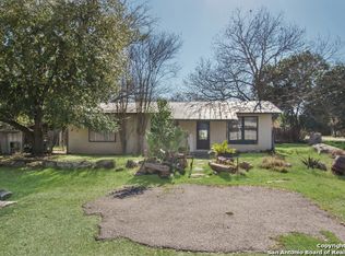 415 8th St, Bandera, TX 78003