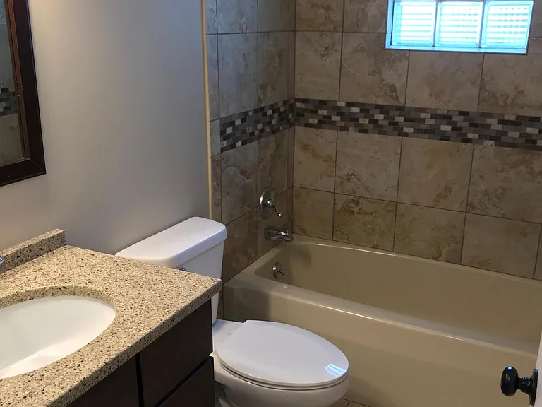 1102 Devonshire Dr — Photo 21