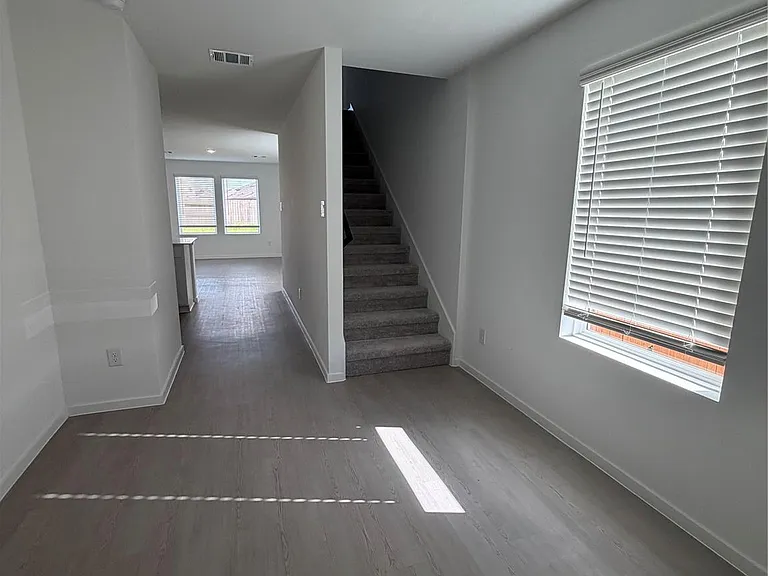 10418 Birds Nest Dr — Photo 2
