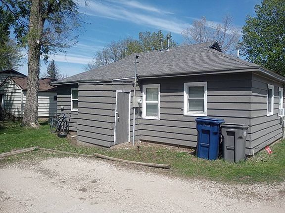 4th image of 809-811 9th Ave E