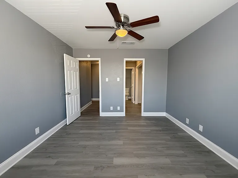 1900 W Taylor St — Photo 13