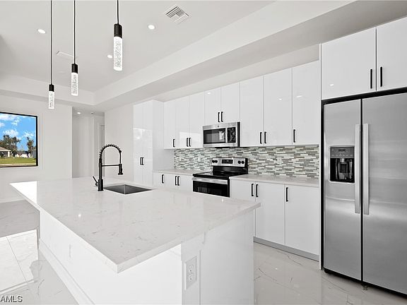 3rd image of 317 NW 10th Ter
