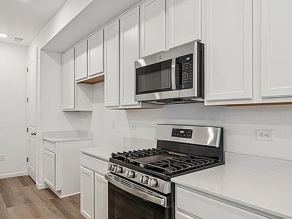 4th image of 1334 Penner Dr #1