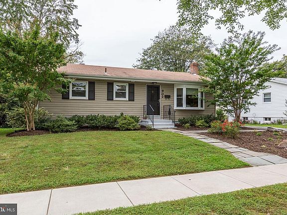 3rd image of 902 Neal Dr