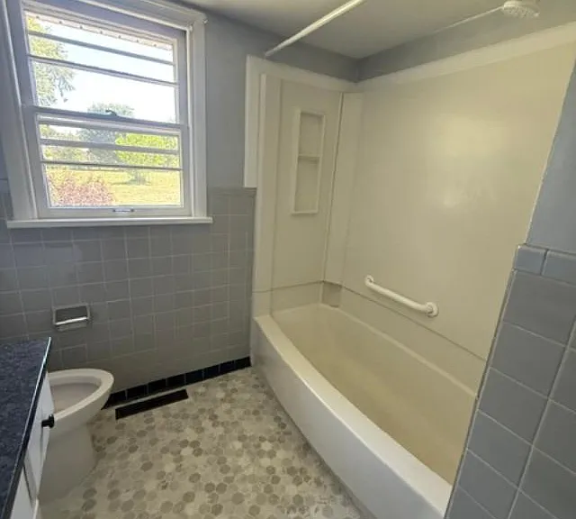 Bathroom - pic 3