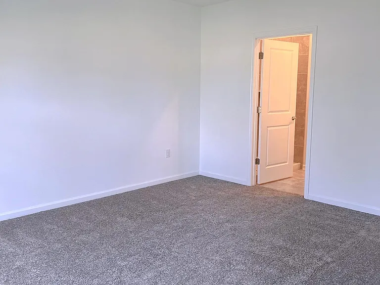 352 Loch Ct — Photo 13
