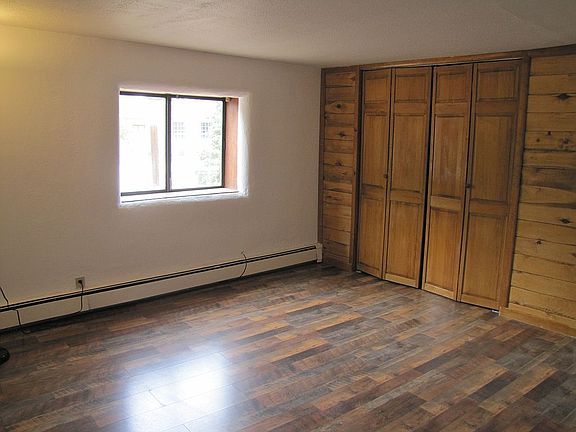 4th image of 521 Evergreen Ln