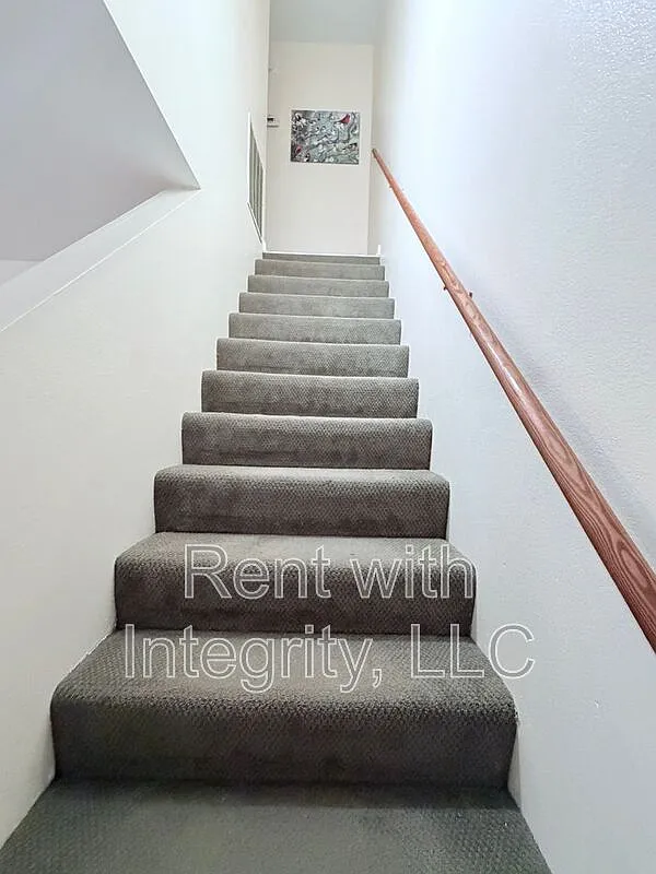 4 bed, 3.0 bath, 1280 sqft, $1,750 — Photo 2