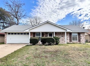 1613 Squire Ct, Grand Prairie, TX 75051