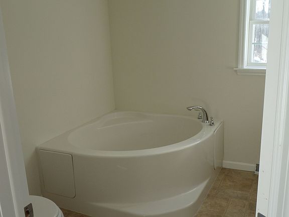 4th image of 10 Belknap St