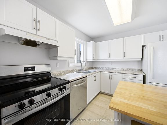 4th image of 27 Athabaska Rd