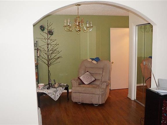 4th image of 107 N Horne St