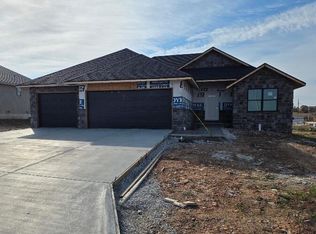 959 S Silverwood Ln, Nixa, MO 65714