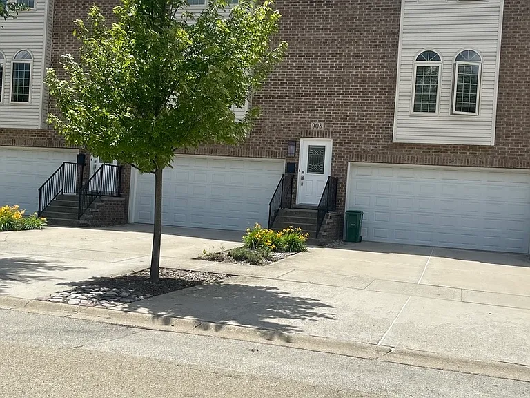 908 East St — Photo 2