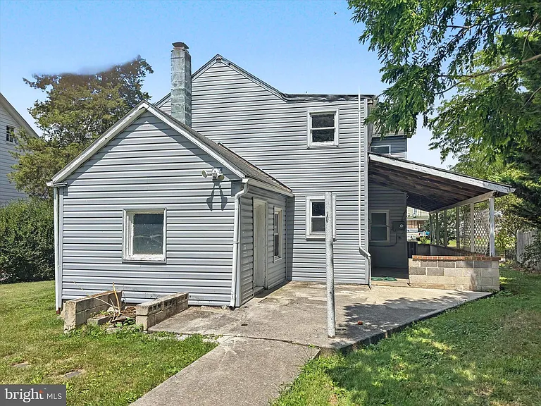 5949 Conover Rd — Photo 2