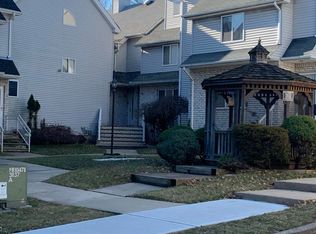 24 Fairlawn Loop, Staten Island, NY 10308