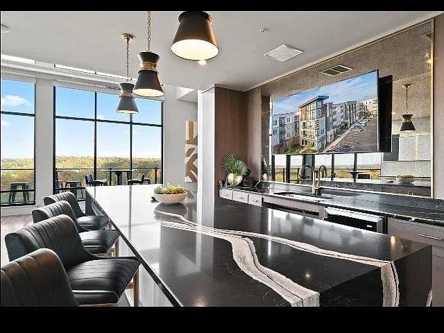 The Vue at Westchester Commons — Photo 3
