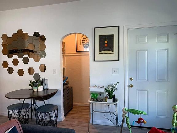 5th image of 2822 Lincoln Park Ave