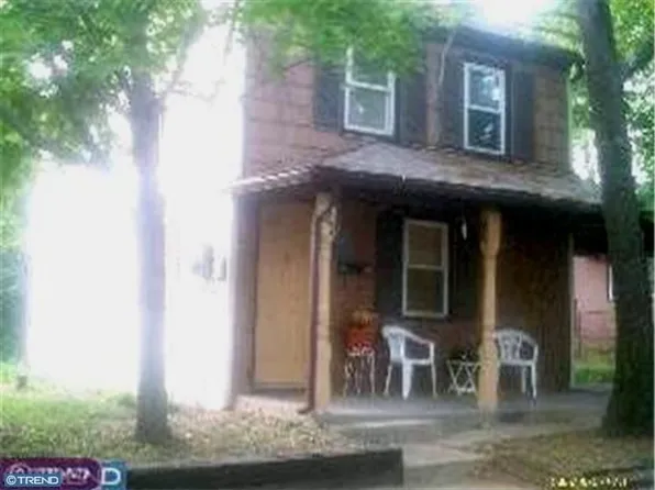 27 E Phoenix St, Lawnside, NJ 08045