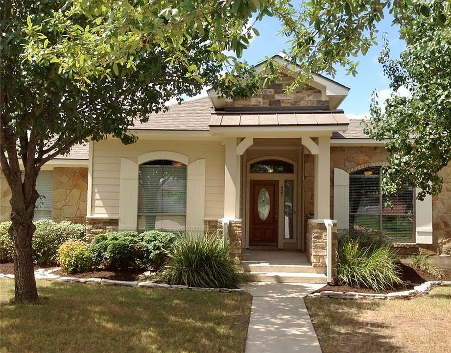 1st image of 821 Great Sand Dunes Ave