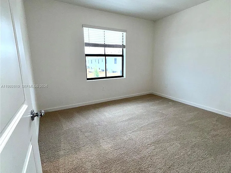 359 NE 16th St — Photo 36