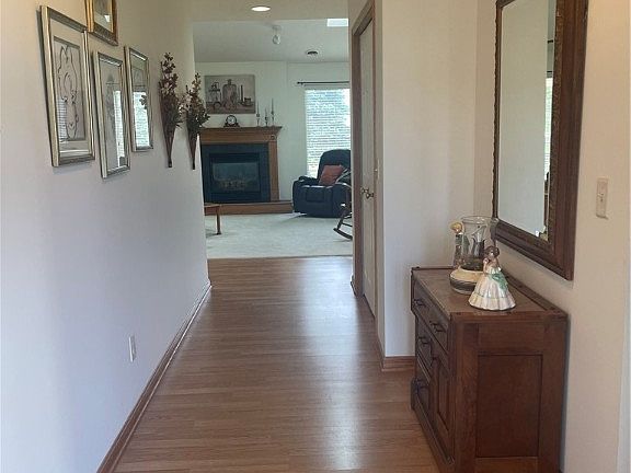 2nd image of 1102 Evergreen Dr NW