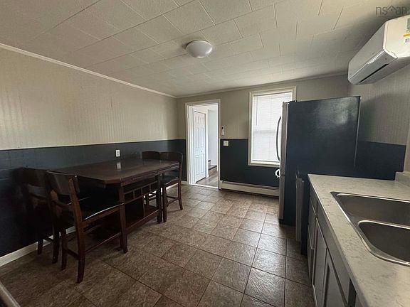 3rd image of 1057 George St
