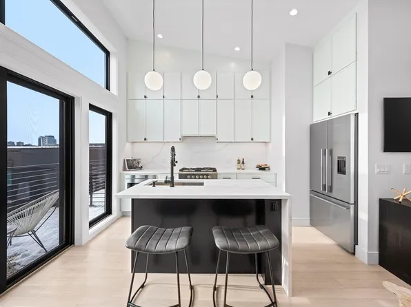 173 Maverick #Penthouse 304, Boston, MA 02128