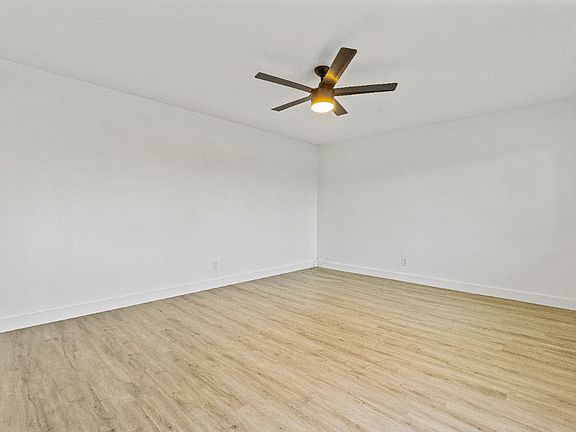 3rd image of 908 E Claremont St #2