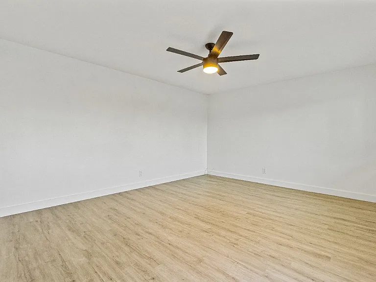 908 E Claremont St #2 — Photo 3